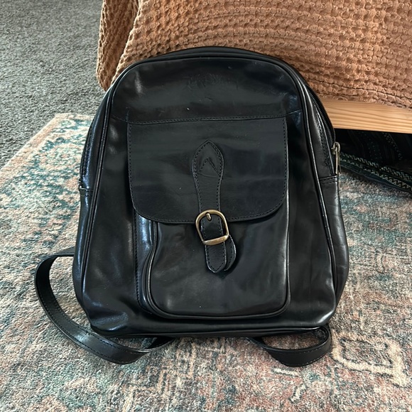 Leather backpack - Picture 1 of 6